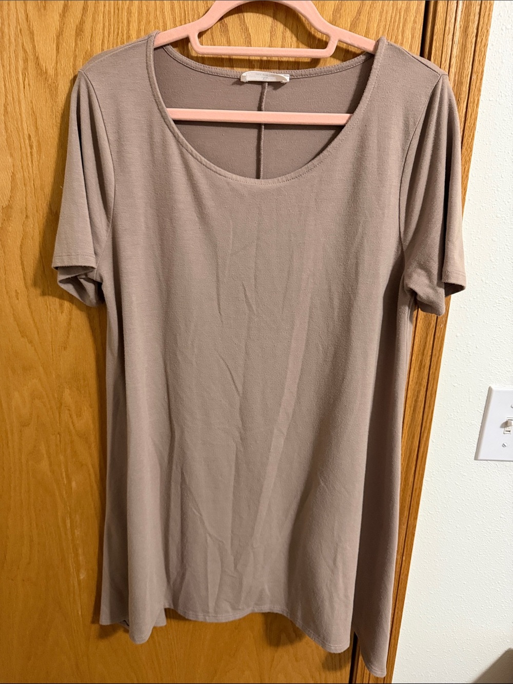🫶🏼3 for $12!!🫶🏼Zenana Outfitters Taupe Short Sleeve Scoop Neck Tunic